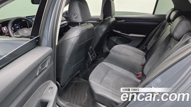 Volkswagen Golf 2025 — photo 18