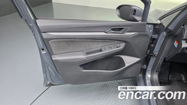 Volkswagen Golf 2025 — photo 14
