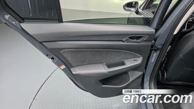 Volkswagen Golf 2025 — photo 15