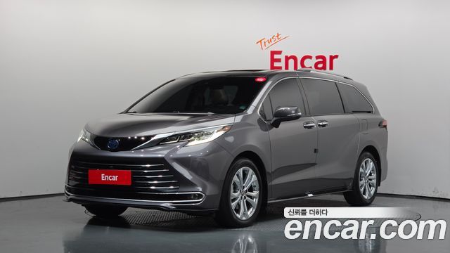 Toyota Sienna 2022 — photo 1