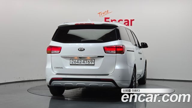 Kia Canival 2018 — photo 4