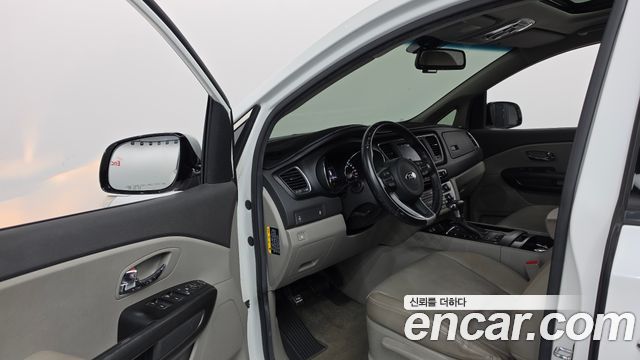 Kia Canival 2018 — photo 13
