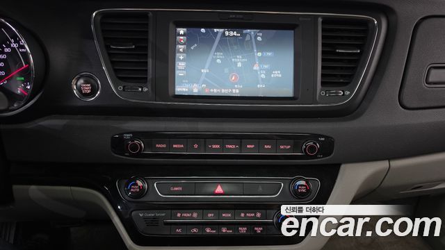 Kia Canival 2018 — photo 18