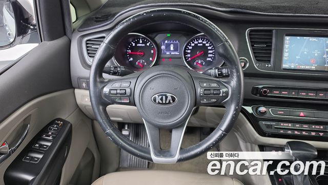 Kia Canival 2018 — photo 19