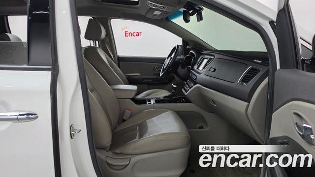 Kia Canival 2018 — photo 16