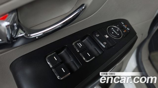 Kia Canival 2018 — photo 28