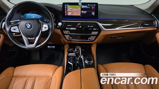 BMW 5-Series 2021 — photo 10