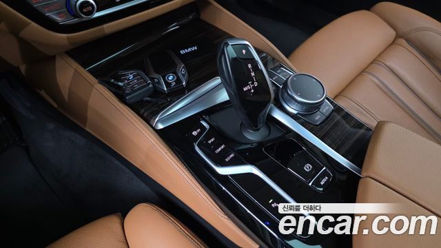 BMW 5-Series 2021 — photo 12