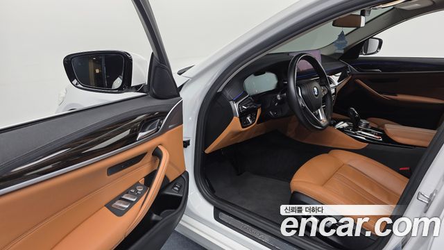 BMW 5-Series 2021 — photo 13