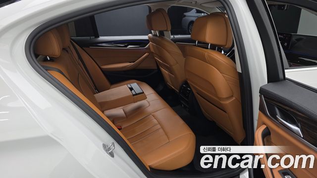 BMW 5-Series 2021 — photo 17