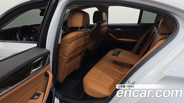 BMW 5-Series 2021 — photo 18