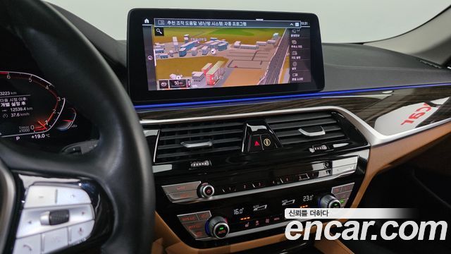 BMW 5-Series 2021 — photo 19