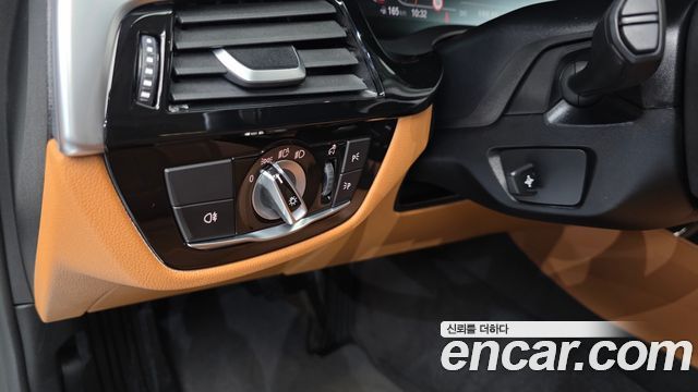 BMW 5-Series 2021 — photo 22