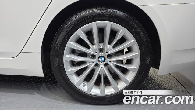 BMW 5-Series 2021 — photo 7
