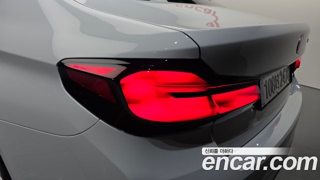 BMW 5-Series 2021 — photo 9