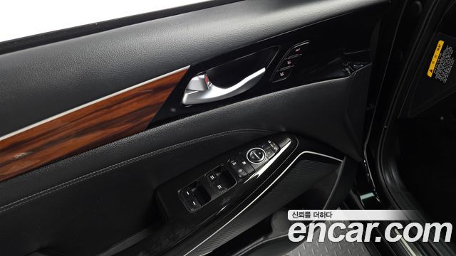 Kia K7 2016 — photo 17