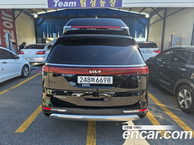 Kia Canival 2023 — photo 3