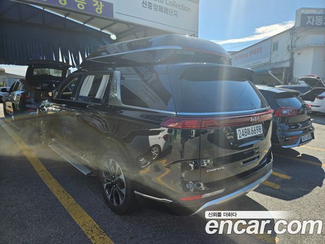 Kia Canival 2023 — photo 4
