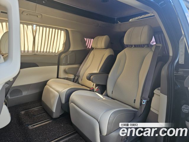 Kia Canival 2023 — photo 7
