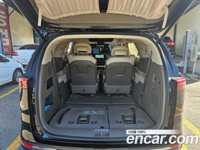 Kia Canival 2023 — photo 8