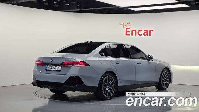 BMW 5-Series 2024 — photo 2