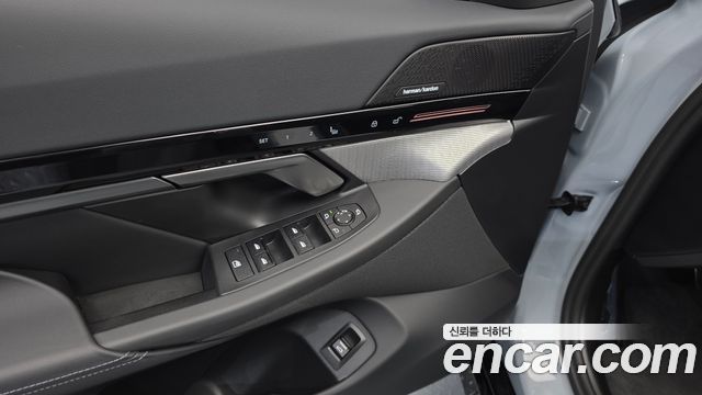 BMW 5-Series 2024 — photo 24
