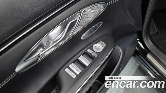 Genesis GV70 2023 — photo 19