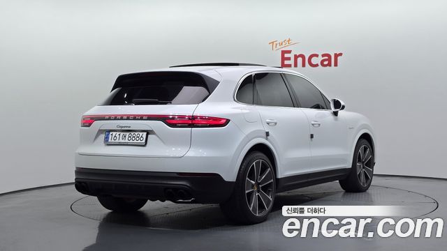 Porsche Cayenne 2020 — photo 2