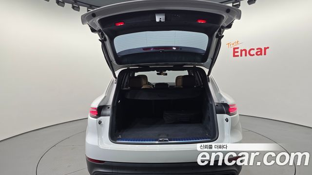Porsche Cayenne 2020 — photo 24