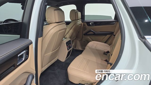Porsche Cayenne 2020 — photo 25