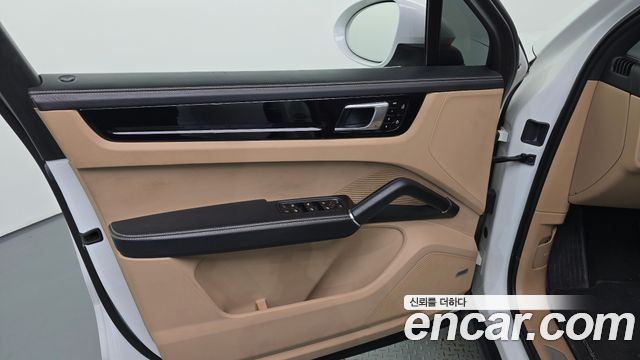 Porsche Cayenne 2020 — photo 14