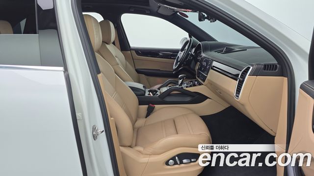 Porsche Cayenne 2020 — photo 16