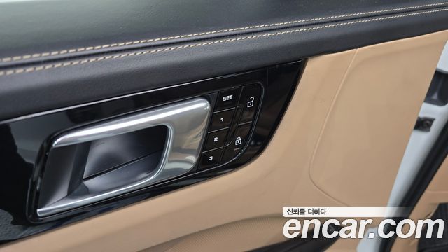 Porsche Cayenne 2020 — photo 29
