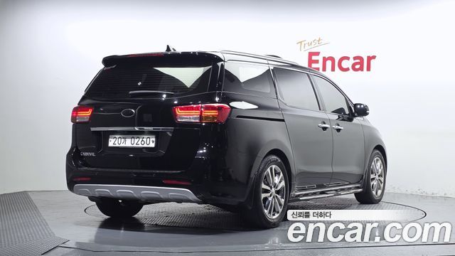 Kia Canival 2017 — photo 2