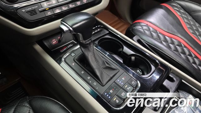 Kia Canival 2017 — photo 9