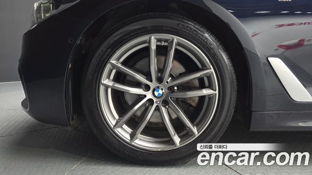 BMW 5-Series 2018 — photo 5