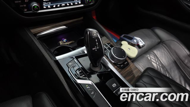 BMW 5-Series 2018 — photo 12