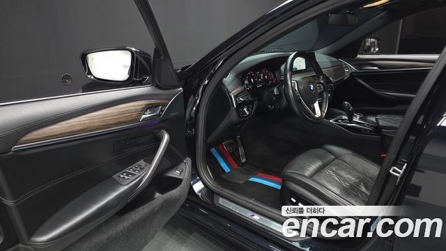 BMW 5-Series 2018 — photo 13