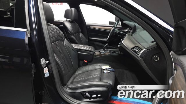 BMW 5-Series 2018 — photo 17
