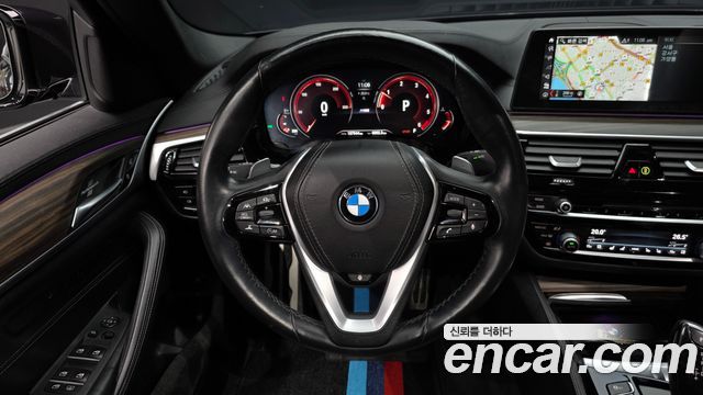BMW 5-Series 2018 — photo 19