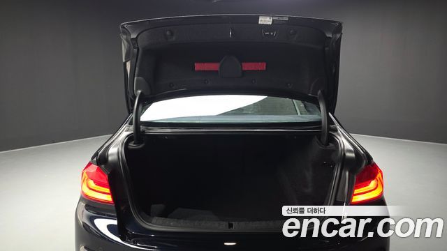 BMW 5-Series 2018 — photo 26