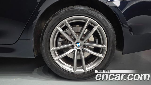 BMW 5-Series 2018 — photo 7