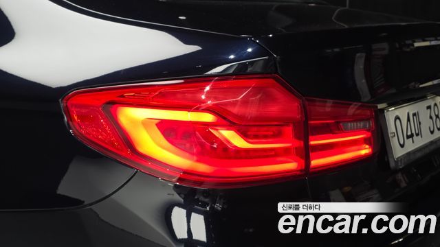 BMW 5-Series 2018 — photo 9