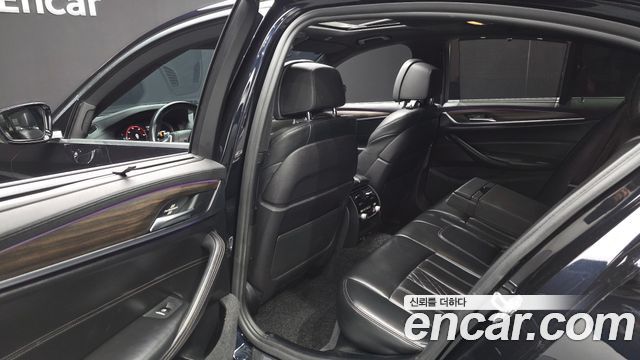 BMW 5-Series 2018 — photo 16