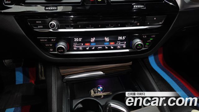 BMW 5-Series 2018 — photo 29
