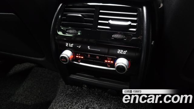 BMW 5-Series 2018 — photo 31