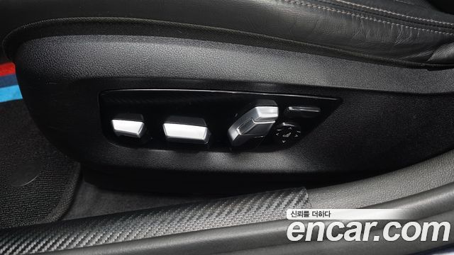 BMW 5-Series 2018 — photo 32
