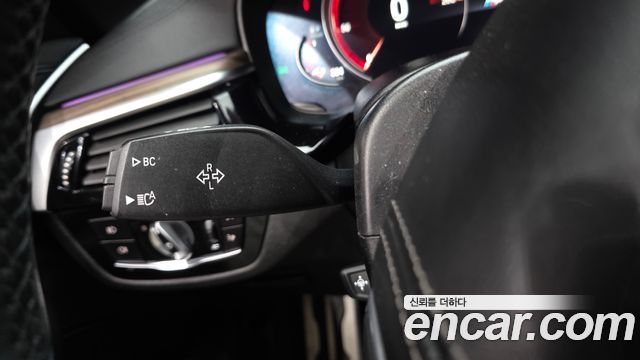 BMW 5-Series 2018 — photo 33