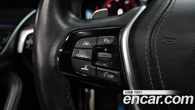 BMW 5-Series 2018 — photo 35