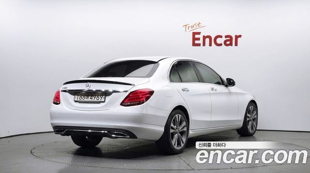 Mercedes-Benz C-Class 2018 — photo 2